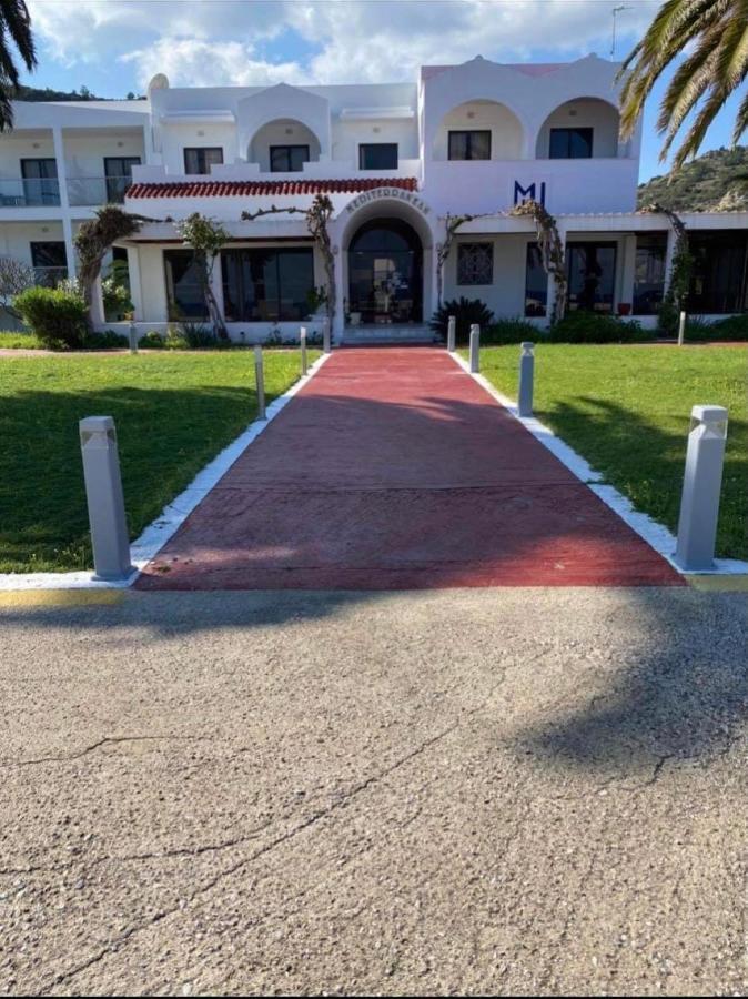 Mediterranean Hotel Kárpatos Exterior foto